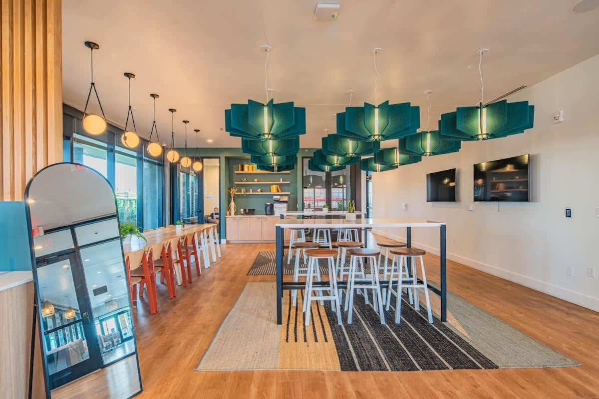 Detailed 2Bd, Highrise Dt, Pool, Gym, Parking, Sleeps 8 Apartment Phoenix Bagian luar foto