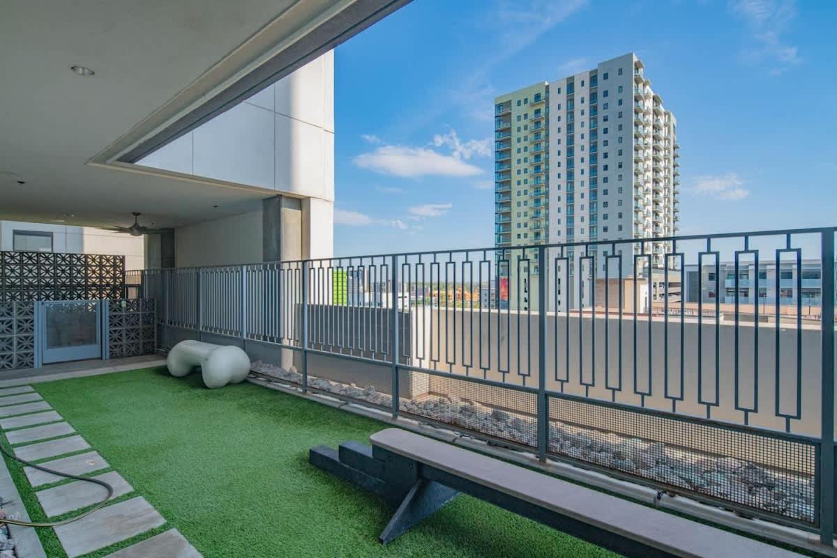 Detailed 2Bd, Highrise Dt, Pool, Gym, Parking, Sleeps 8 Apartment Phoenix Bagian luar foto