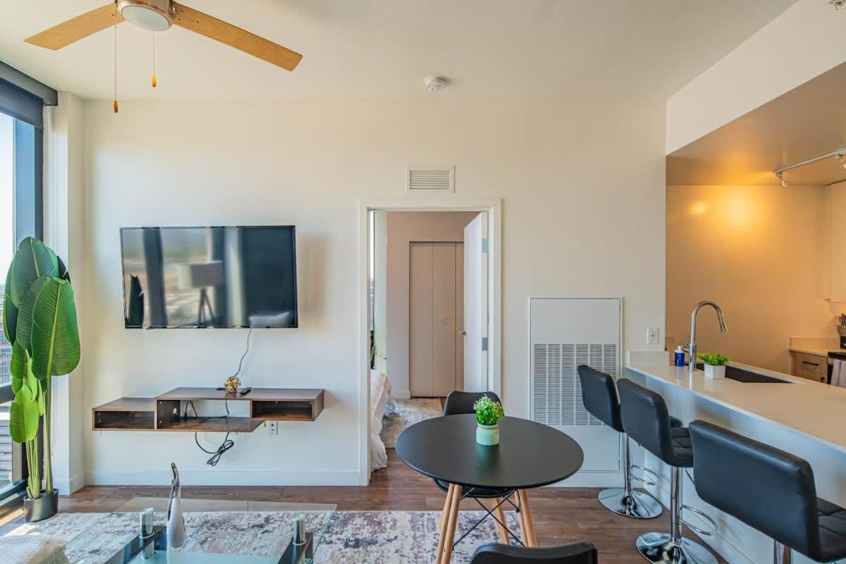 Detailed 2Bd, Highrise Dt, Pool, Gym, Parking, Sleeps 8 Apartment Phoenix Bagian luar foto