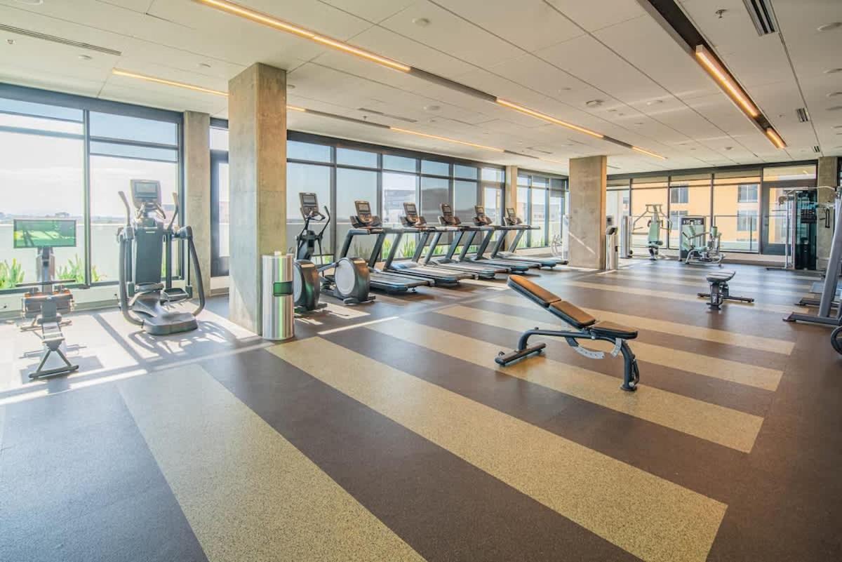Detailed 2Bd, Highrise Dt, Pool, Gym, Parking, Sleeps 8 Apartment Phoenix Bagian luar foto