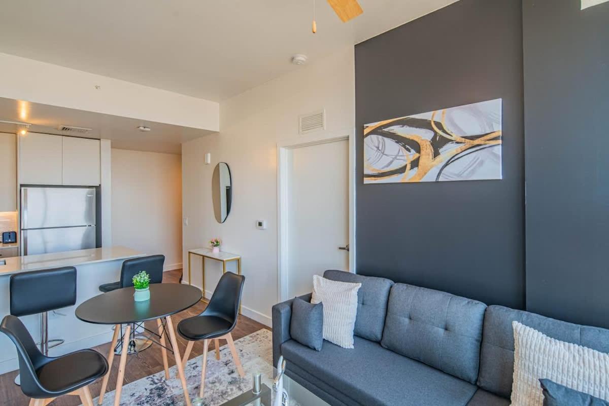 Detailed 2Bd, Highrise Dt, Pool, Gym, Parking, Sleeps 8 Apartment Phoenix Bagian luar foto
