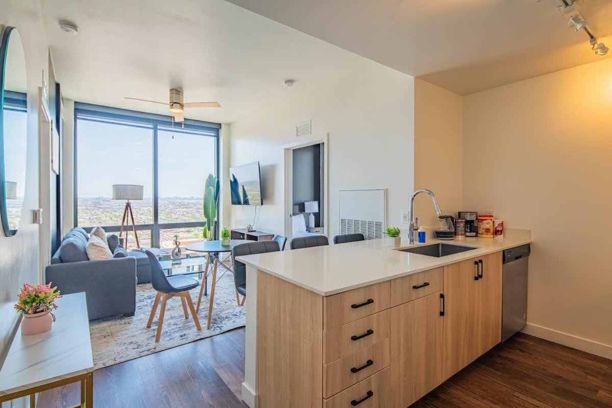 Detailed 2Bd, Highrise Dt, Pool, Gym, Parking, Sleeps 8 Apartment Phoenix Bagian luar foto