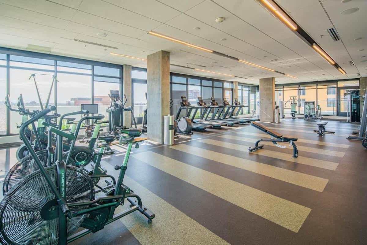 Detailed 2Bd, Highrise Dt, Pool, Gym, Parking, Sleeps 8 Apartment Phoenix Bagian luar foto