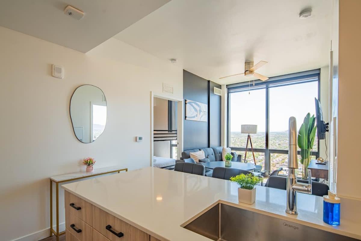 Detailed 2Bd, Highrise Dt, Pool, Gym, Parking, Sleeps 8 Apartment Phoenix Bagian luar foto