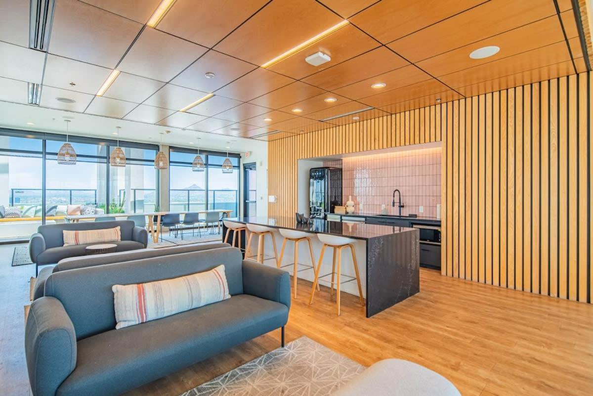 Detailed 2Bd, Highrise Dt, Pool, Gym, Parking, Sleeps 8 Apartment Phoenix Bagian luar foto